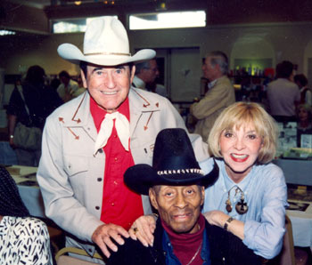Montie Montana, Woody Strode and Beverly Garland at a Hollywood Collector’s Show in 1994. (Photo courtesy Kelo Henderson.)