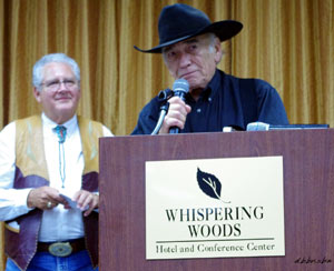 “The Virginian”, James Drury thanks the audience for his “Gathering of Guns 3” award.