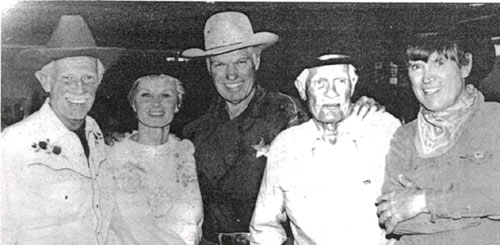 John Lupton (“Broken Arrow”), Irish McCalla (“Sheena, Queen of the Jungle”), Kelo Henderson (“26 Men”), screen badman Pierce Lyden and Will Hutchins (“Sugarfoot”) at a 1992 Hollywood Collector’s show.