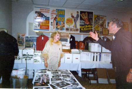Rex Reason, TV’s “Man Without a Gun’, waves howdy to vivacious Ruta Lee at a Hollywood Collector’s Show in the ‘90s.