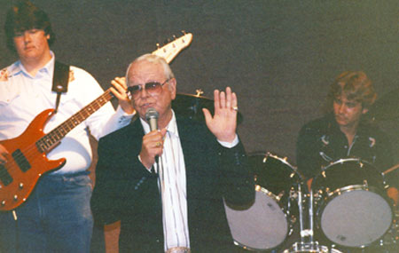 Rex Allen performs at the 1990 Knoxville, TN, Western Film Festival banquet.