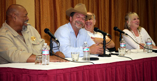 Don Pedro Colley, Darby Hinton, moderator Ray Nielsen and Veronica Cartwright on the Thursday morning panel dedicated to “Daniel Boone”.
