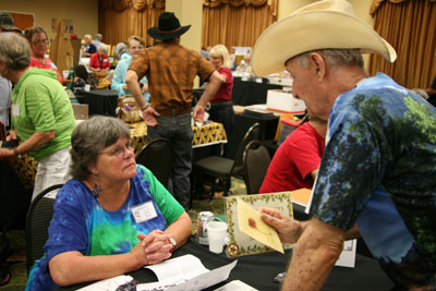 In the crowded dealer’s room, Sara Lane of “The Virginian”, talks with an admirer.