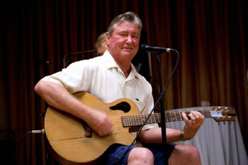 Randy Boone (“The Virginian”) sang several songs at the “pool party”.