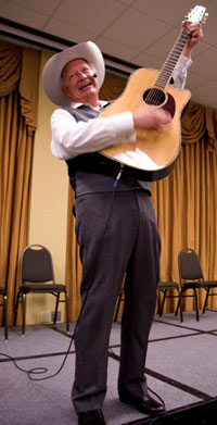Rex Allen Jr. did a fabulous show for everyone at the banquet, singing all his hits and a few of his father’s.