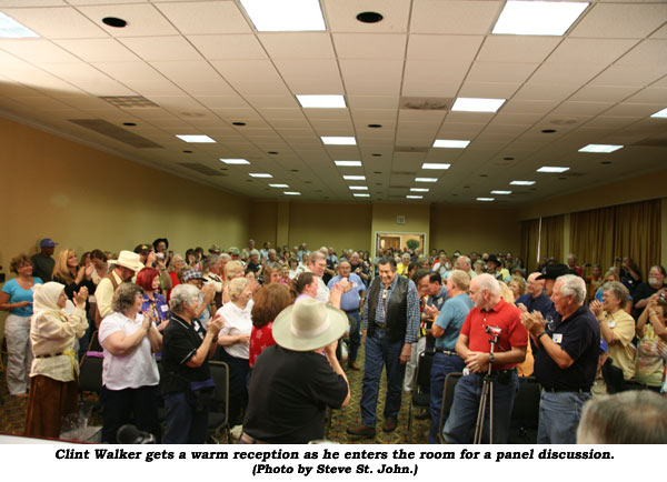Clint Walker gets a warm reception as he enters the room for a panel discussion. (Photo by Steve St. John.)
