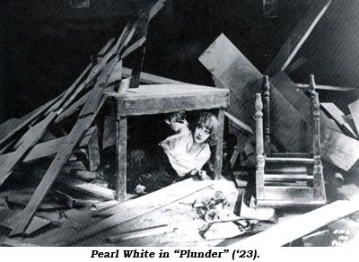 Pearl White in "Plunder" ('23).