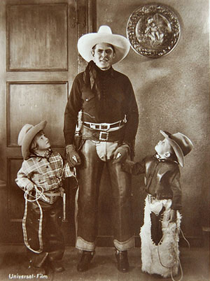 Ken Maynard with two young admirers, circa 1933. (Thanx to Bobby Copeland.)