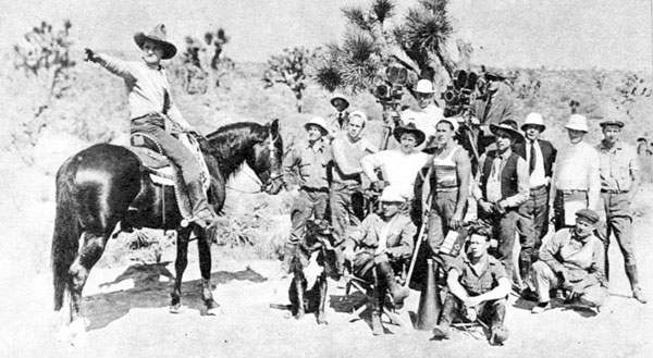 Rare production shot from a silent Tom Mix western. Note the brawny assistant cameraman attired in the striped undershirt who later became a western star himself...George O’Brien. 