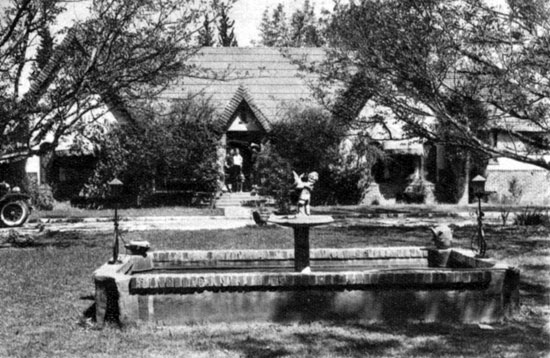 Buck and Dell Jones’ home in 1933.