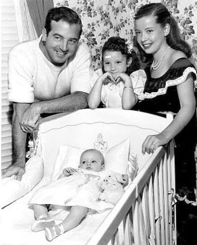 “Restless Gun”—John Payne with wife Gloria DeHaven, daughter Julie Ann 
and baby Kathleen in 1946. 