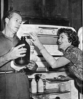 Not sure what husband and wife Bill Williams (“Kit Carson”) and Barbara Hale (“Perry Mason”) are preparing, but it looks like fun.