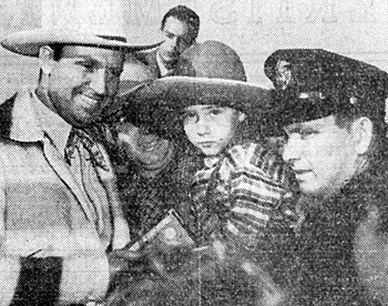 A thousand people thronged to Albuquerque Municipal Airport on October 7, 1940 to see Gene Autry when he and Champion paused in that city for the first horse flight on TWA Airline records. Gene and Champion were en route to a personal appearance in Chicago and then New York. 