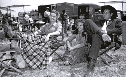 Alexis Smith, Dorothy Malone and Joel McCrea relax between scenes of 
“South of St. Louis” (‘49 WB). 