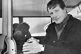 Robert Horton at age 36 while appearing on “Wagon Train” with his first Standard Poodle Jamie (Beau James in full). 