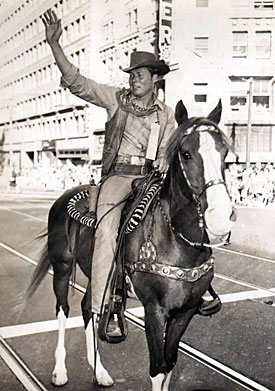 “Laramie” star John Smith waves to a parade crowd. 