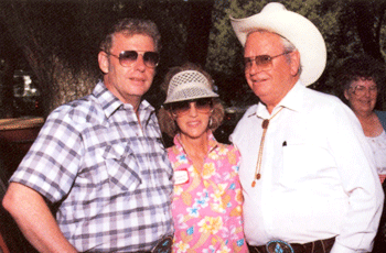 “Have Gun With Travel” singer Johnny Western with his wife Jo and 
Rex Allen in 1986. 