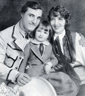 Tom and Victoria Mix with daughter Thomasina in June 1925.