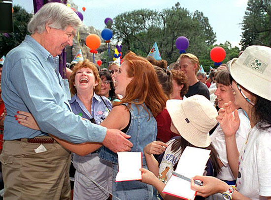 Fess Parker signs autographs