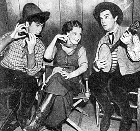 While making "Girl of the Golden West" in 1938 star Jeanette MacDonald doesn't seem too impressed by flutist Buddy Ebsen and banjoist Cliff Edwards.