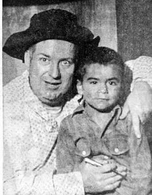 Smiley Burnette poses with a fan in Dodge City, Kansas, in October 1953.