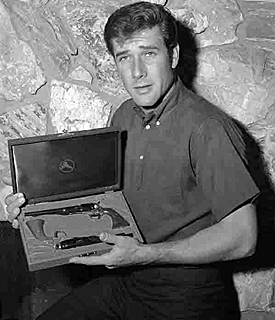 Robert Fuller shows off a pair of presentation six-shooters.