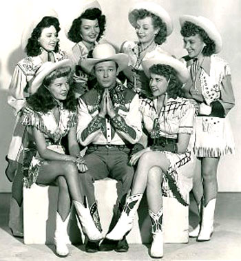 Mid ‘40s movie publicity shot with Roy and a bevy of cowgirl cuties. Note Helen Talbot on Roy’s right. (Thanx to Bobby Copeland.)