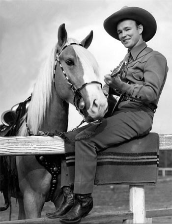 Publicity photo of Roy Rogers and Trigger circa 1938. (Thanx to Bobby Copeland.)