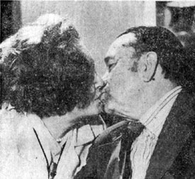 Sharing a kiss are Tex and Dorothy Fay Ritter in August 1973. 