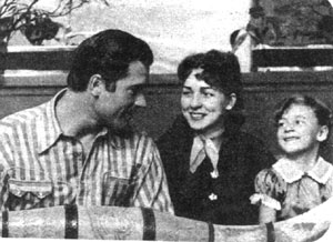 Clint (“Cheyenne”) Walker with wife Verna and 10 year old daughter Valerie circa early ‘60. Clint and Verna were married from September 5, 1948 to 1968. (Thanx to Terry Cutts.)