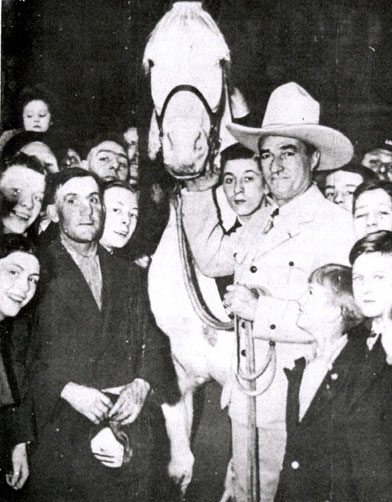 Tom Mix and Tony II in Birmingham, England, near New Street Station prior to Tom’s opening at the Birmingham Hippodrome. (Courtesy John Hall and Terry Cutts.)