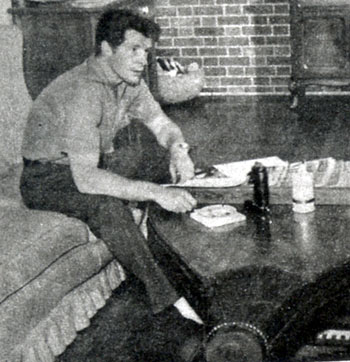 Robert Horton, aka Flint McCullough on “Wagon Train”, relaxes at home. (Thanx to Terry Cutts.)