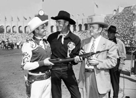 Gene Autry and Randolph Scott at the Los Angeles Sheriff’s Rodeo. Circa mid ‘50s. (Thanx to Jerry Whittington.)
