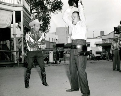 Roy Rogers admires Bob Hope’s trick gun holsters on the set of “Son of Paleface” (‘52 Paramount). (Thanx to Jerry Whittington.) 