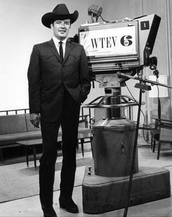 Peter Breck of “The Big Valley” at WTEV-TV in Jacksonville, FL, in 1965. (Thanx to Joel O’Brien.)