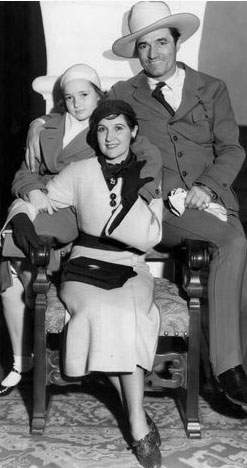1932 photo of Tom Mix with his wife Mable and daughter Thomasina. (Thanx to Jerry Whittington and Bud Norris.)