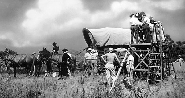 Taken during the making of “They Died with Their Boots On” (‘41). (Thanx to Jerry Whittington.)