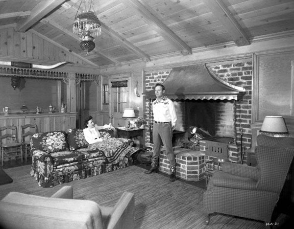 Gene and Ina Mae at home. (Thanx to Jerry Whittington.)