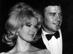 Husband and wife Connie Stevens (“Hawaiian Eye”) and James Stacy (“Lancer”). The couple were married from Oct. ‘63 til Nov. ‘66. (Thanx to Terry Cutts.)