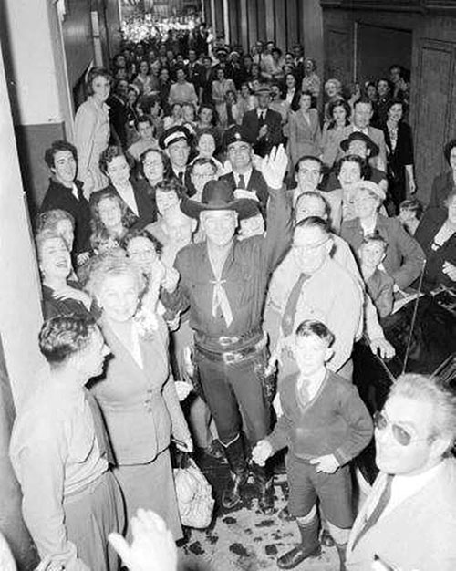 In November 1954, two years before television was switched on in Australia, Hopalong Cassidy was known by his movies. Hoppy made a Thanksgiving/Christmas visit to Australia in 1954 where 60,000 people turned out to see him in Melbourne.