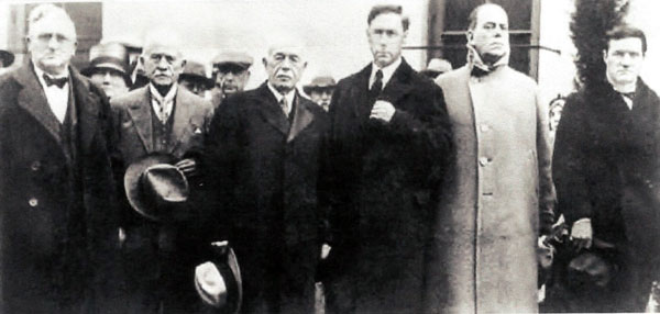 Pallbearers at Wyatt Earp’s memorial service in 1929 were (L-R) W. J. Hunsaker (Earp’s attorney in Tombstone and noted L.A. attorney), George Parsons (member of Tombstone’s Committee of Vigilance), John Clum (former Tombstone mayor and editor of the TOMBSTONE EPITAPH), silent star William S. Hart, Wilson Mizner (friend of Wyatt’s during the Klondike Gold Rush) and cowboy star Tom Mix. (Thanx to Bud Norris.)