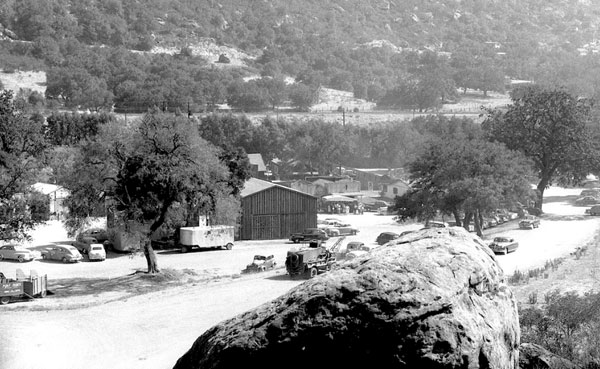 Great shot of the Iverson backlot where so many westerns were filmed. (Thanx to Jerry Whittington.)