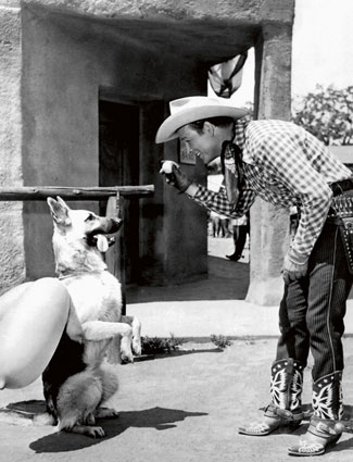 Roy Rogers in a training session with his dog Bullet in 1951. I just can’t figure out why the balloons are tied around Bullet’s neck.