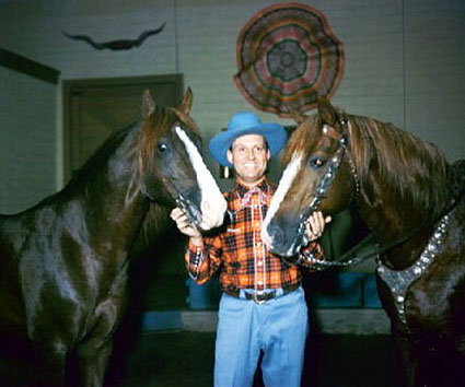 Gene Autry with Champion and Little Champ. (Thanx to Jerry Whittington.)