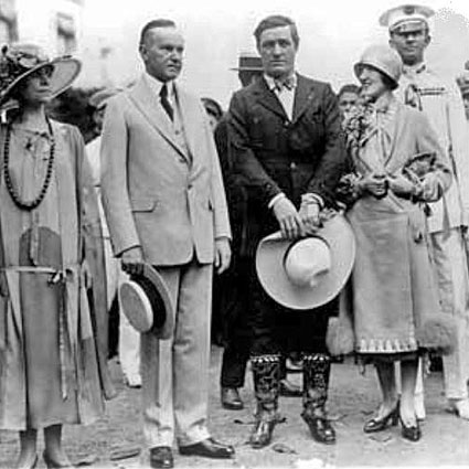 Tom Mix poses with President Herbert Hoover, circa early ‘30s. (Thanx to Jerry Whittington.)