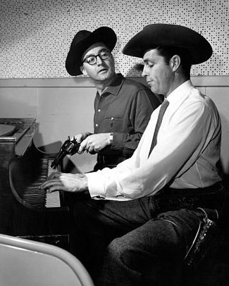 Dale Robertson clowns on the piano with Steve Allen on a “Steve Allen Show” in 1958.