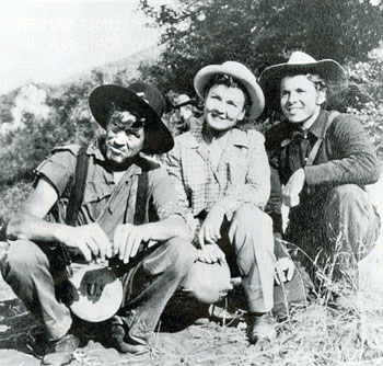 Director John Huston, reporter Lillian Ross and Audie Murphy on the set of  “Red Badge of Courage” (‘51). (Thanx to Will Hutchins.)