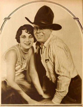 Ruth Elder (1902-1977) and Hoot Gibson in a candid pose promoting “Winged Horseman” (1929). (Thanx to Bobby Copeland.)