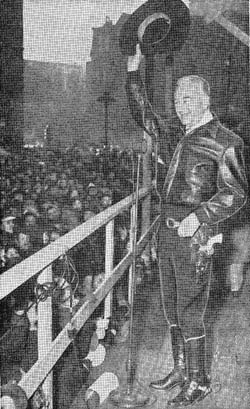 William “Hopalong Cassidy” Boyd waves his hat at the outdoor show in Chicago.