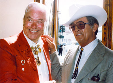 Monte Hale shares a smile with Robert Mitchum circa early '80s. (Thanks to Neil Summers.)